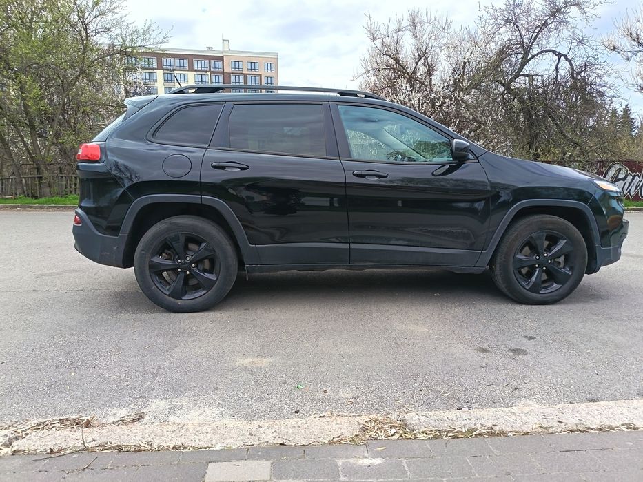 Продам Jeep Cherokee