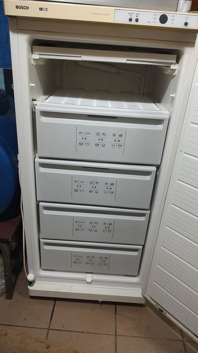 Морозильна камера Bosch , зроблена в Німеччині продається недорого