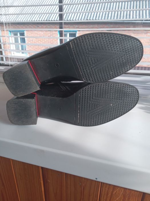 Продам  осінні  черевики  ботінки