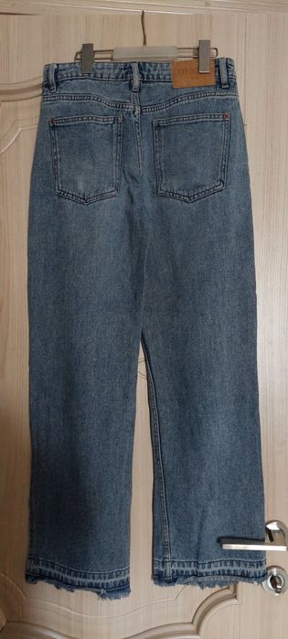 Темні жіночі джинси