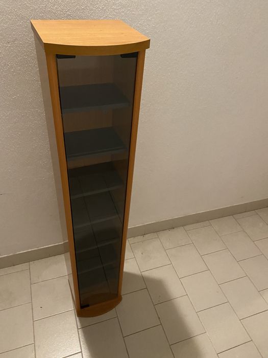 Armario com porta de virdro