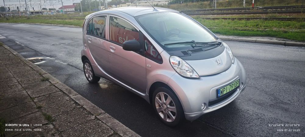 Peugeot iOn Peugeot iOn 2013, elektryczny, automat, 5 drzwi, 4 miejsca, srebrny