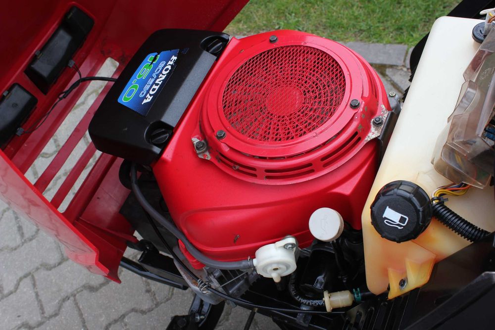 Honda 2216 V2  TRAKTOREK Kosiarka