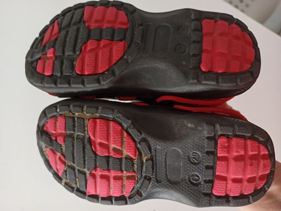 Buty piankowe lekkie klapki chłopięce ala crocsy rozmiar 29 czarne czerwone