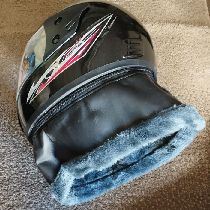 Capacete com gola para frio