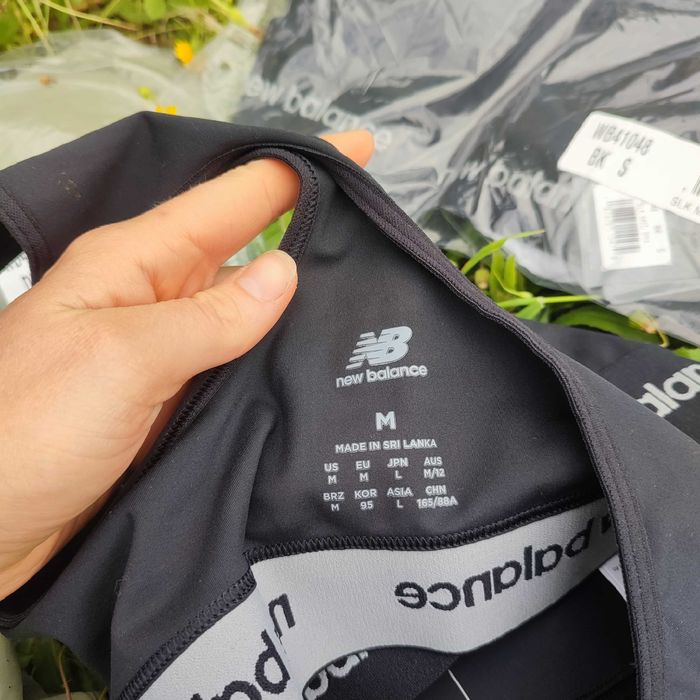 New Balance Top Desportivo Preto Suporte Médio Tecido Respirável