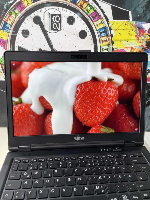 Компактний Fujitsu LIFEBOOK U729 з зарядкою USB-C є кількість
