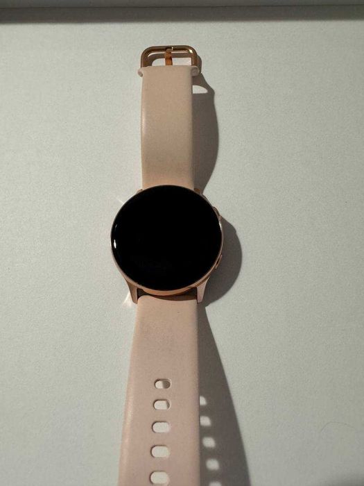 Продам смарт годинник Samsung Galaxy Watch Active 2 Gold на запчастини