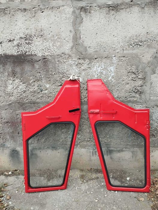 Ліва дверка трактора Т16