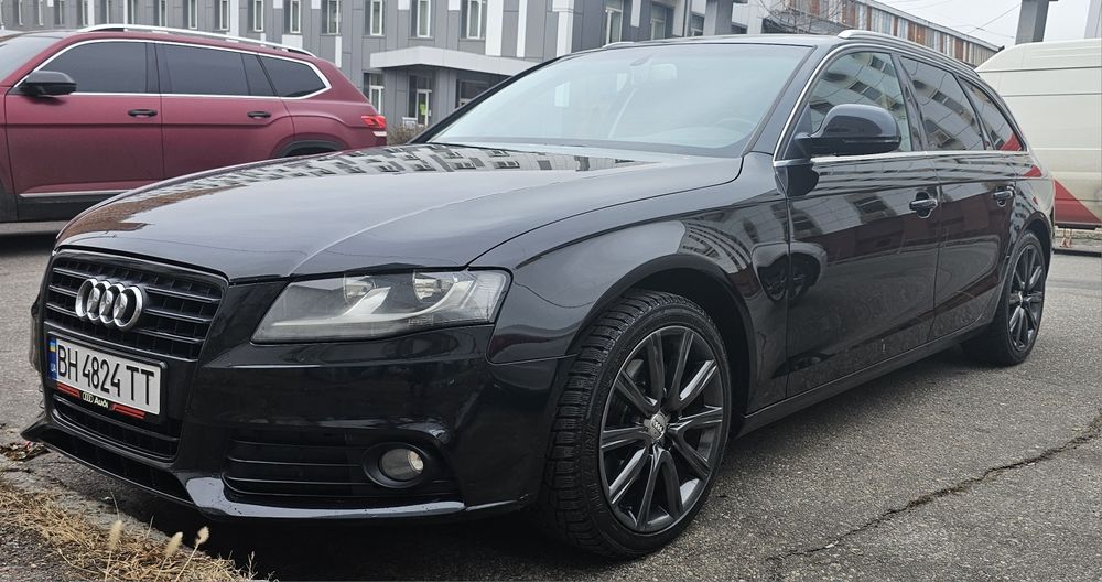 Автомобіль Audi A4 B8