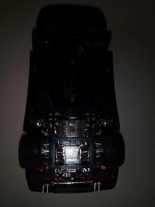 Miniatura Ferrari 348, escala 1/18