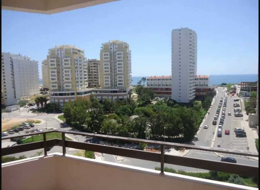 OPORTUNIDADE Julho - T2 praia da rocha com piscina a 5 min a pé do areal
