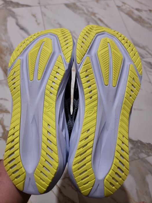 Оригінал 100% чоловічі кросівки asics novablast 5  eur 48