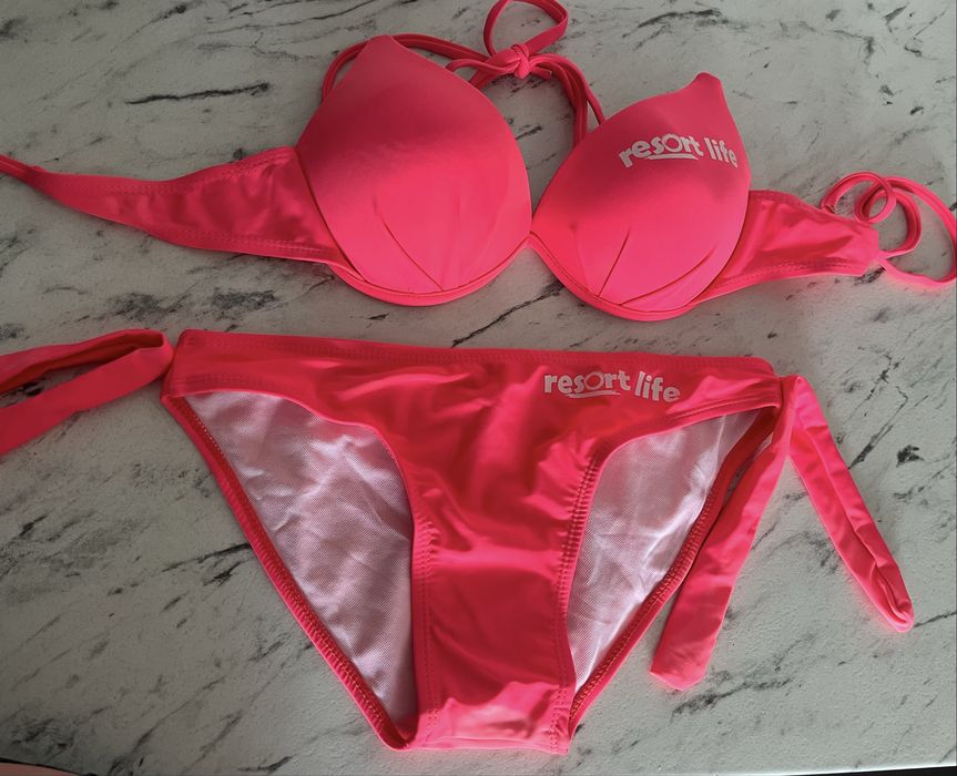 Купальник жіночий розмір Л новий і спортивні топи батал