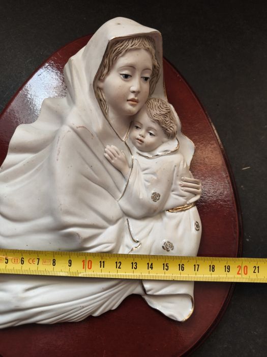 Quadro em Cerâmica e Madeira Virgem Maria c/Menino.