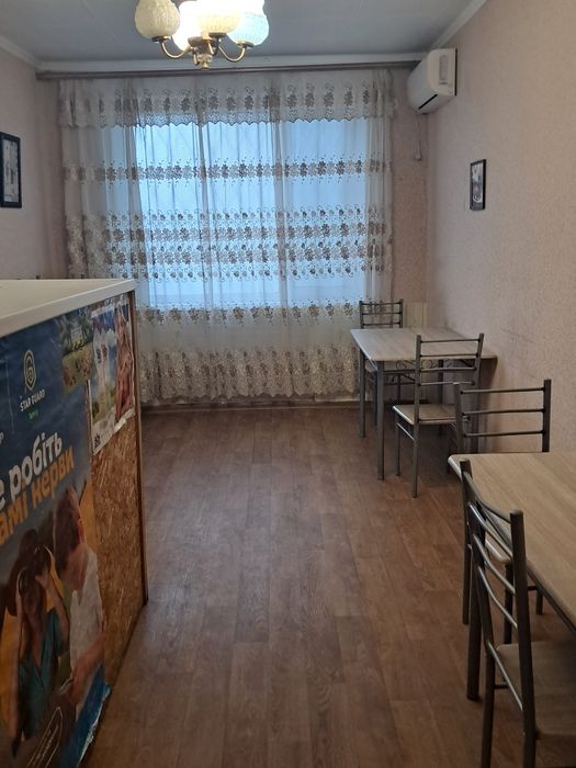 Продаю приміщення під комерційну діяльність.