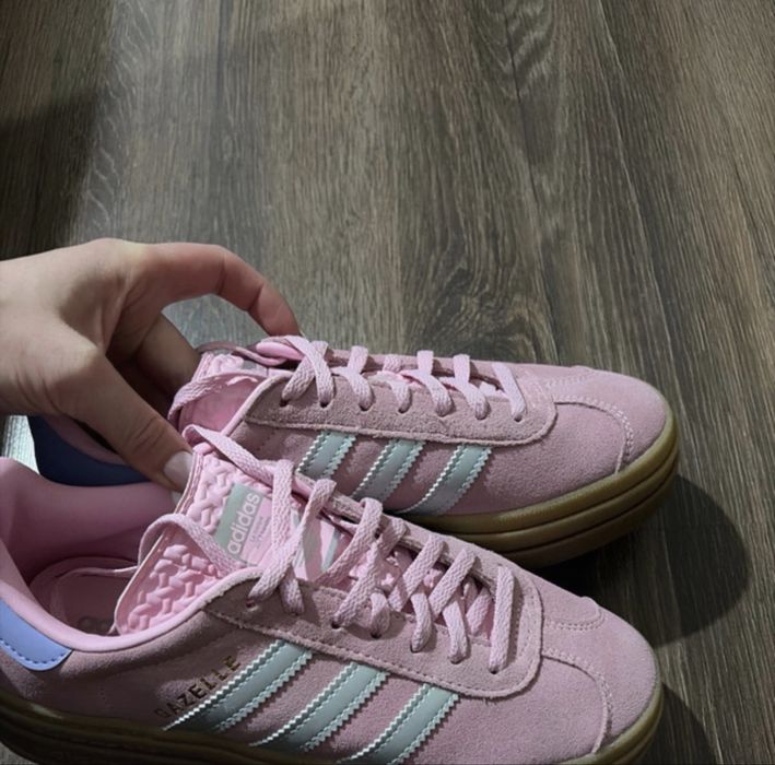 Adiadas gazelle.