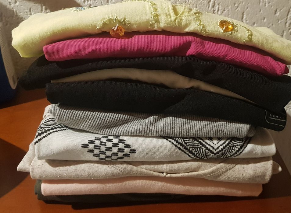 Blusas e tshirts 10 unidades 15€ todas as unidades
