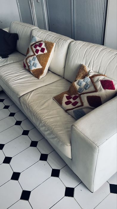 Sofa em pele com chez lomg