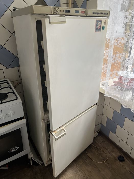 Продам холодильник