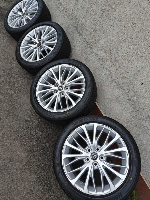 Диски 1-2-3шт  R18 на Toyota 8J 5×114,3 ET50 DIA60,1 чудовий стан