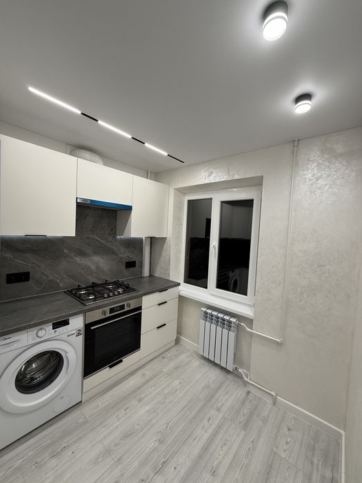 Перша Здача! 2 кімнатна з роздільними кімнатами вул. Небесної Сотні