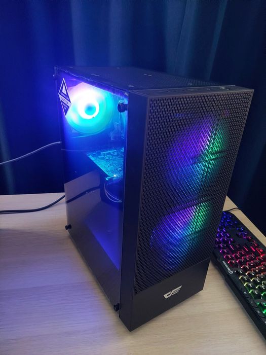 PC  | i5 7400 | GTX 1060  | 16GB RAM | SSD
