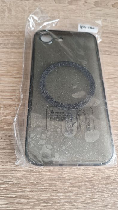 Case Glitter Magsafe do Iphone 16e / 17e + Szkło 2,5D 9H twardości GRATIS