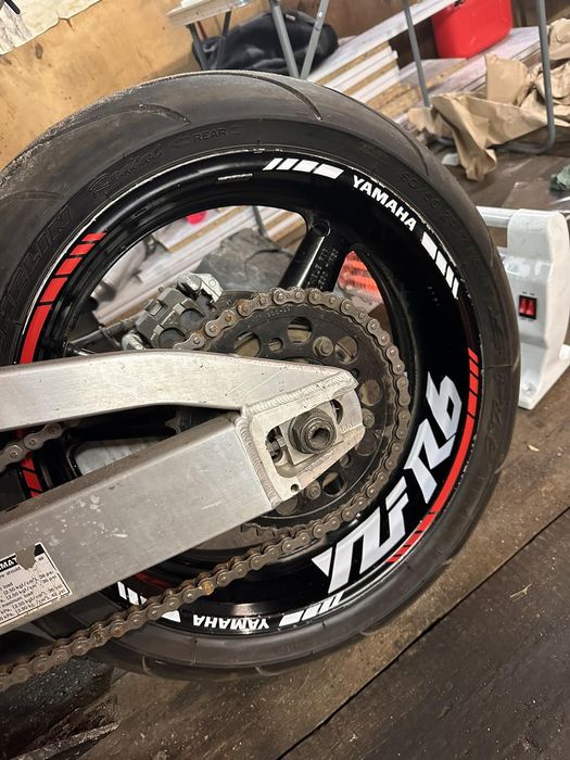 Наклейки на мото колеса Yamaha YZF R6 R1 FZ6 FZ1