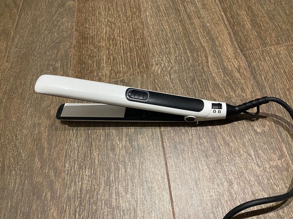 Вирівнювач для волосся. Утюжок для волосся. Новий
