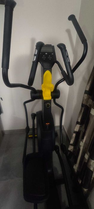 Elíptica Domyos 900 .muito pouco usada . negociável