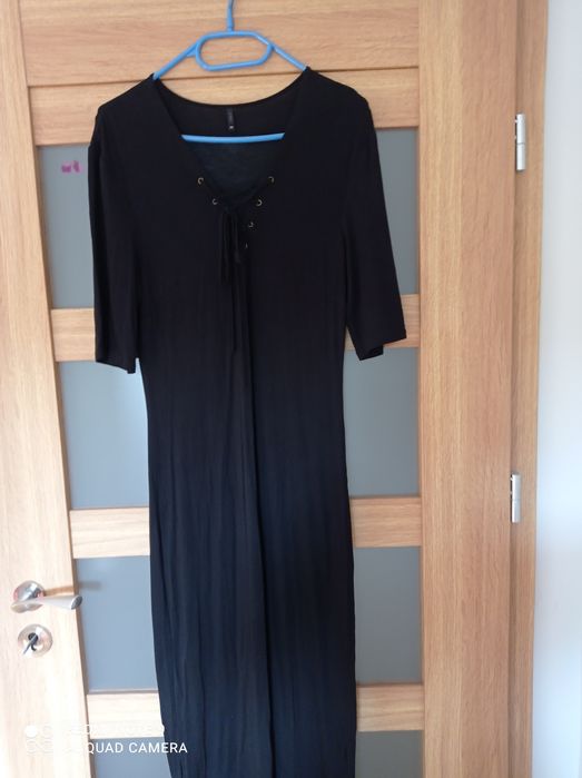 Czarna sukienka.