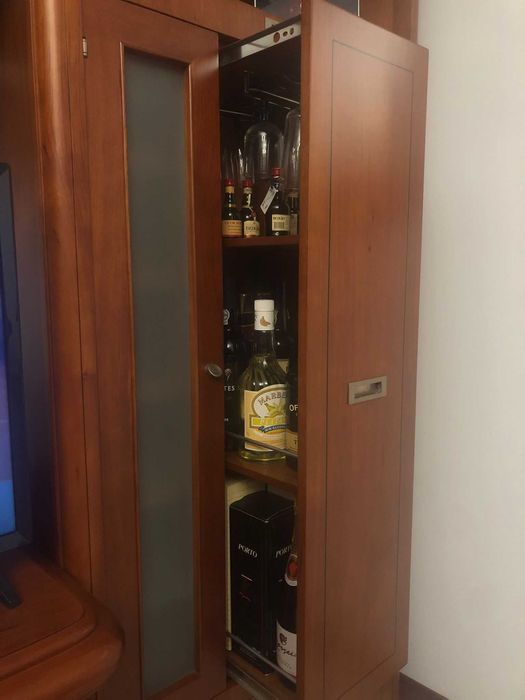 Conjunto de Sala Cerejeira Maciça (Móvel TV, Vitrine e Mesa de Centro)