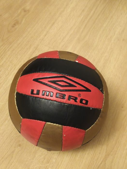 Piłka do siatkówki, Umbro z serii WB, retro