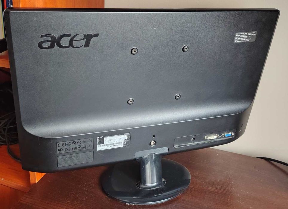 Sprzedam używany komputer  z podstawowym wyposażeniem i monitorem