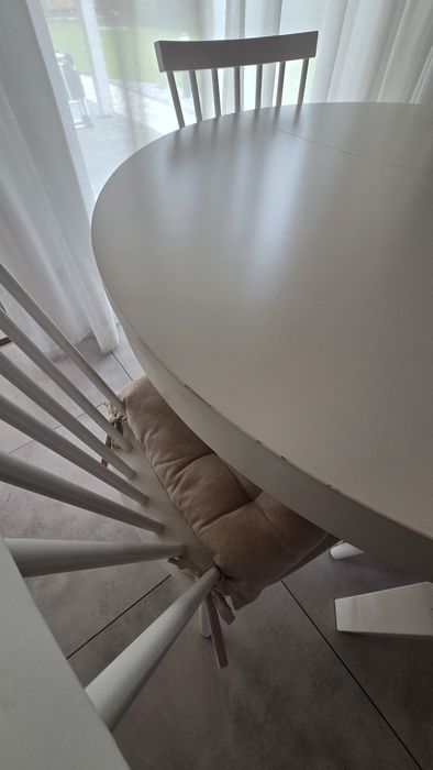 Stół rozkładany okrągły IKEA BJURSTA i 4 krzesła