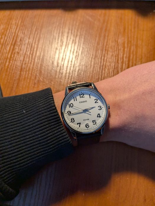 Продам годинник casio MTP-1303PL