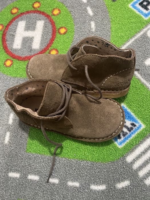 Botas de criança em pele