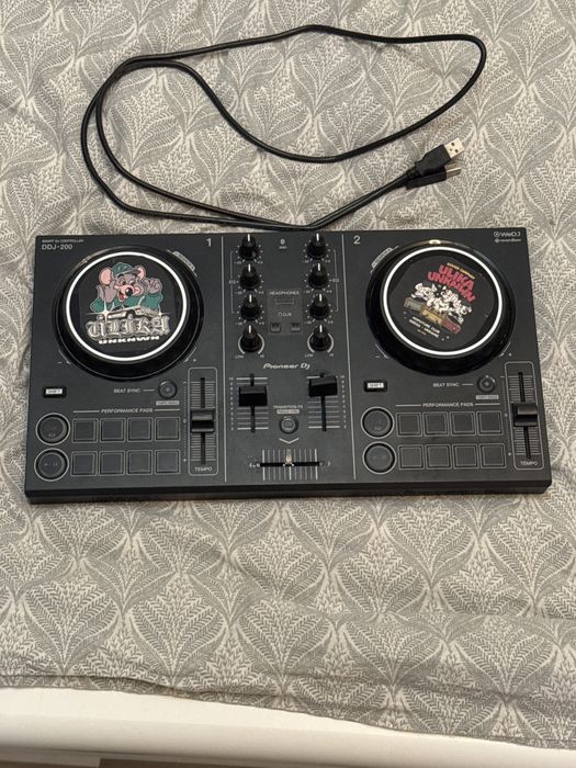 Dj-контроллер, Pioneer DDJ-200