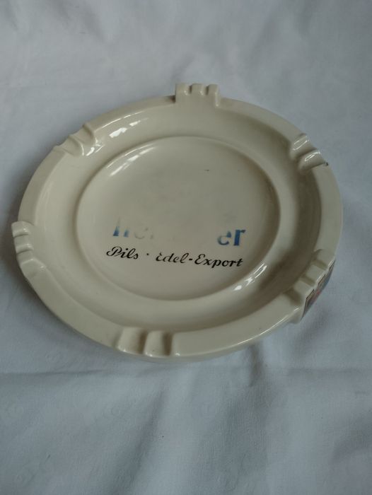 Duża porcelanowa popielnica