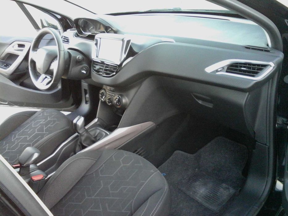 Peugeot 2008, 1.6 HDi Style ano 12/2015 em excelente estado