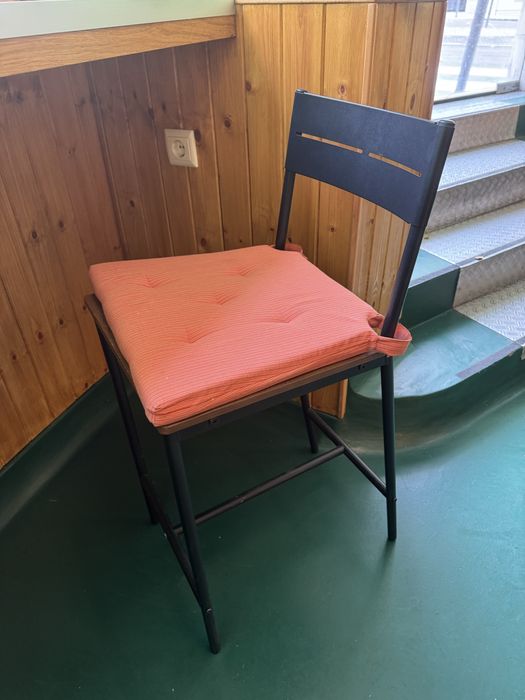 Mesa madeira maciça + 4 cadeiras