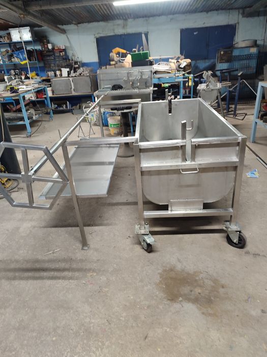 Churrasqueira inox para porco no espeto