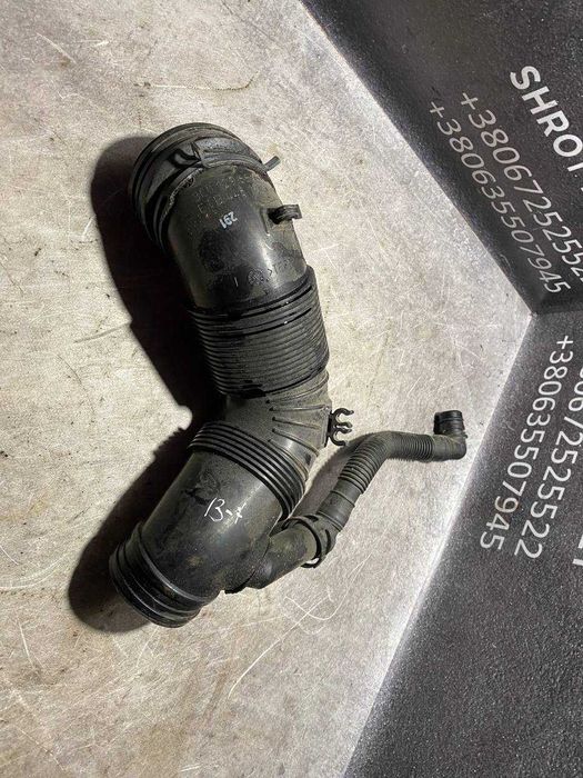 Повітряний патрубок вихід фільтра VW Passat B7 2.0 TDI 3C0129654AJ
