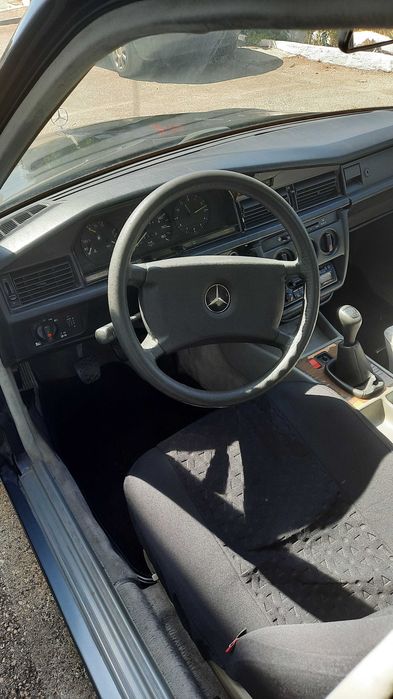 Mercedes 190 no Algarve