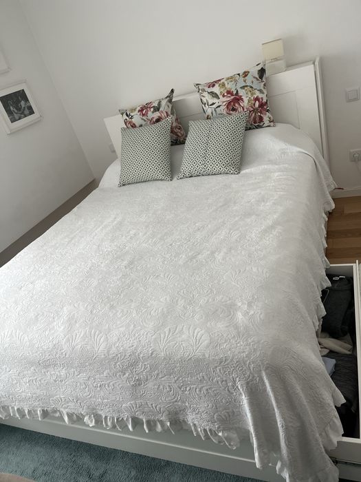 Cama de madeira maciça