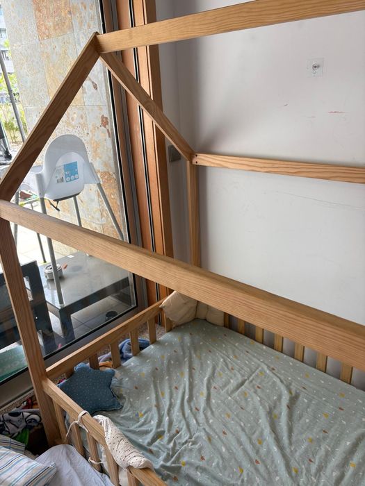 Cama Infantil Montessori Casinha  em Madeira – Bom Estado