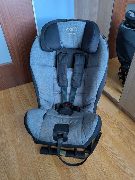 Fotelik samochodowy tyłem Axkid Minikid RWF 9-25