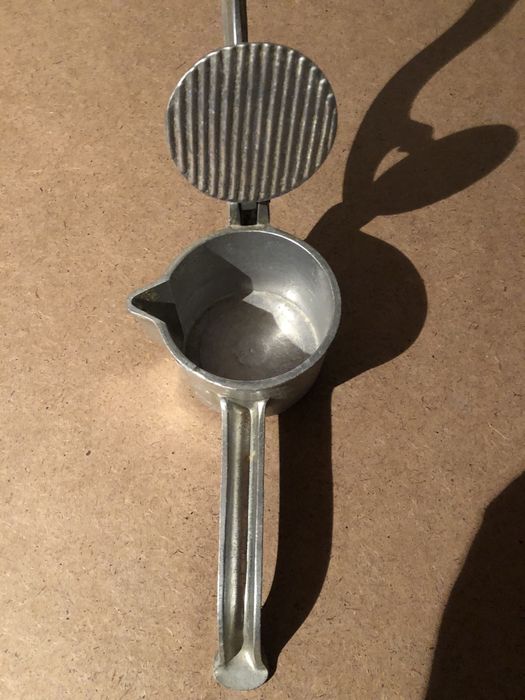 Espremedor de citrinos antigo