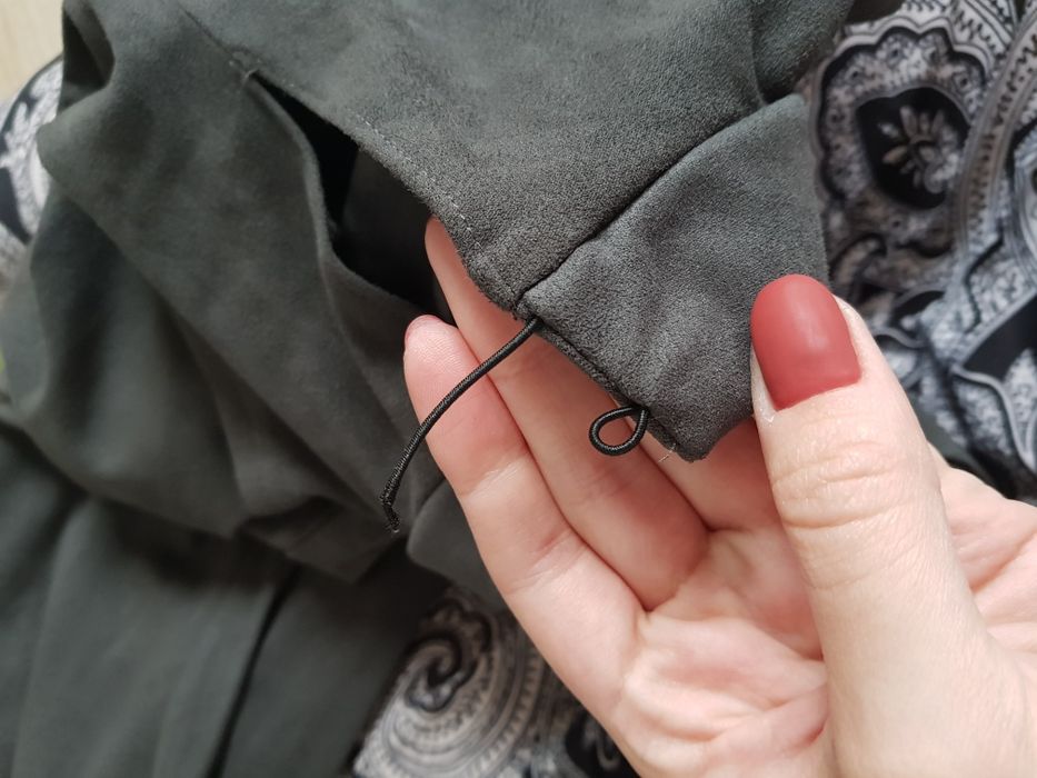 Sukienka MIDI khaki welur wiązanie obcisła stójka golf